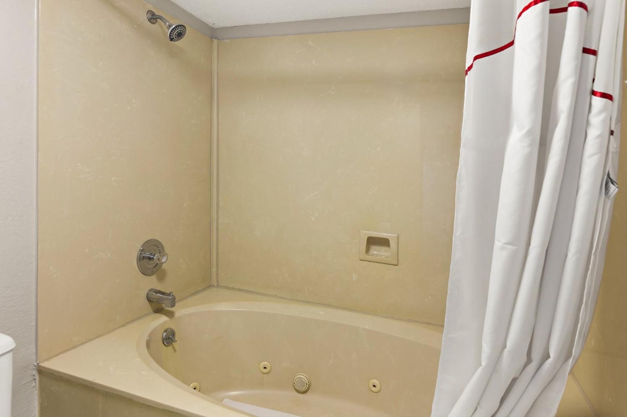 Red Roof Inn & Suites Monroe, Nc Ngoại thất bức ảnh